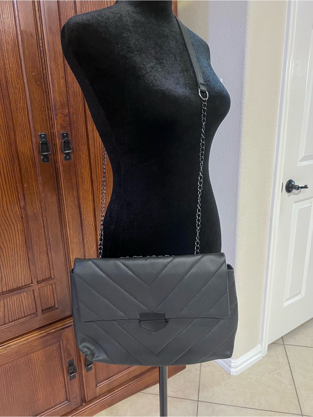 Elegant Black Quilted Evening Crossbody Flap Bag Matte Chain Strap NWOT Mint